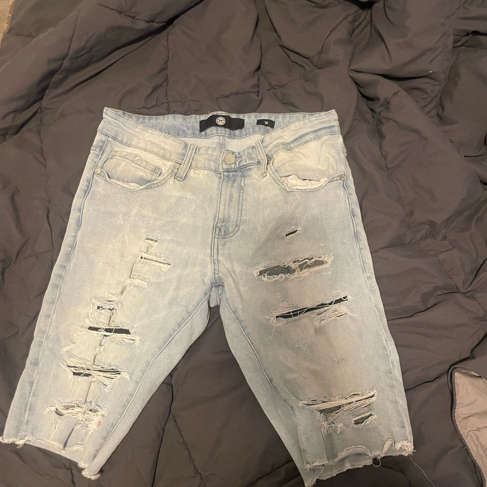 Men’s jean shorts, size 30, light blue color, never worn but does not have tags.